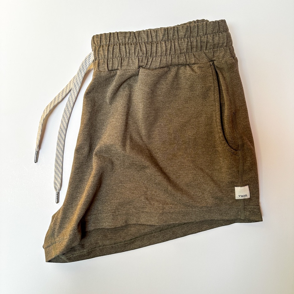 VUORI HALO Shorts Performance Heathered Stone (sage green) Size medium